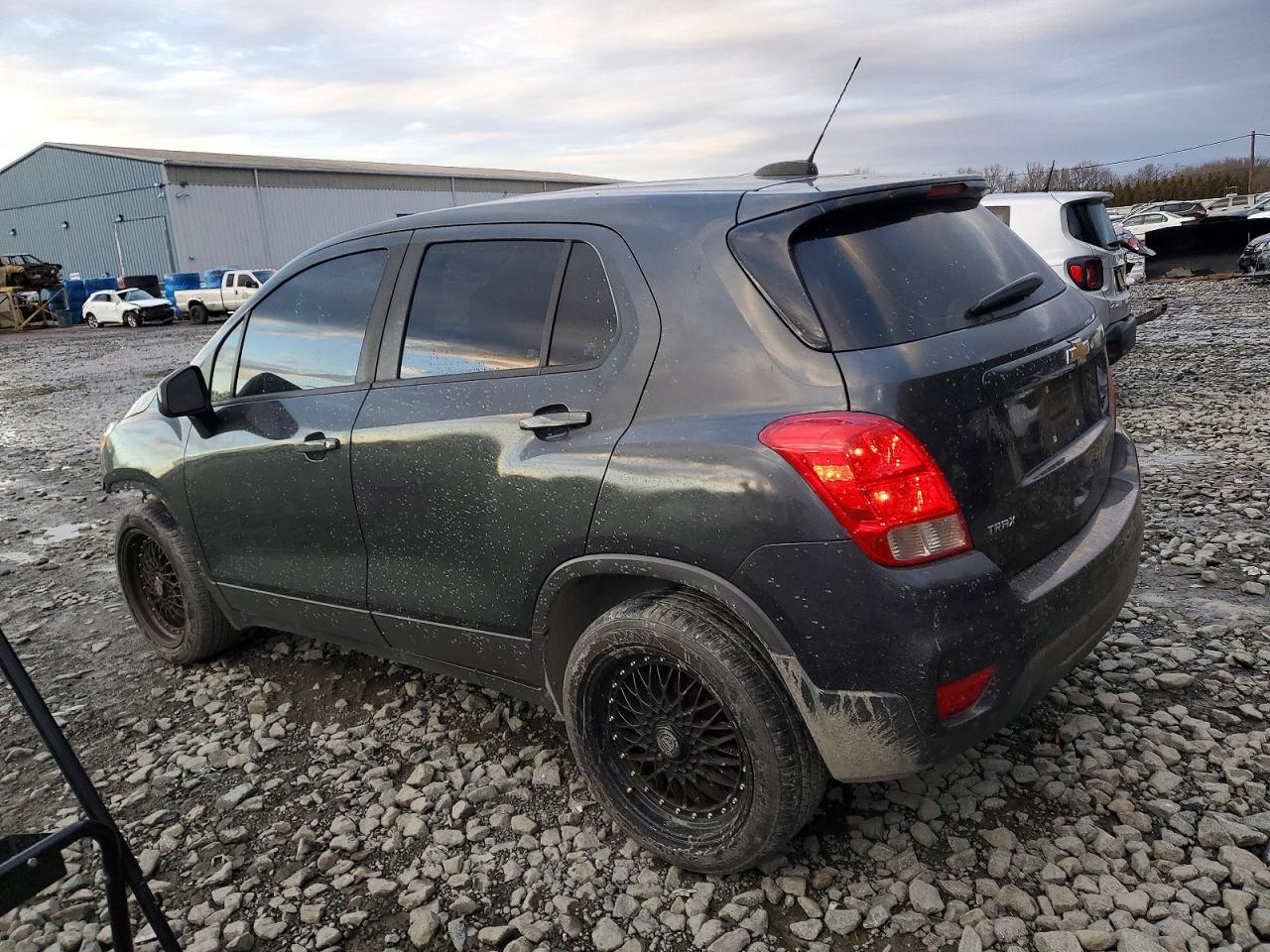 2019 CHEVROLET TRAX LS photo 2