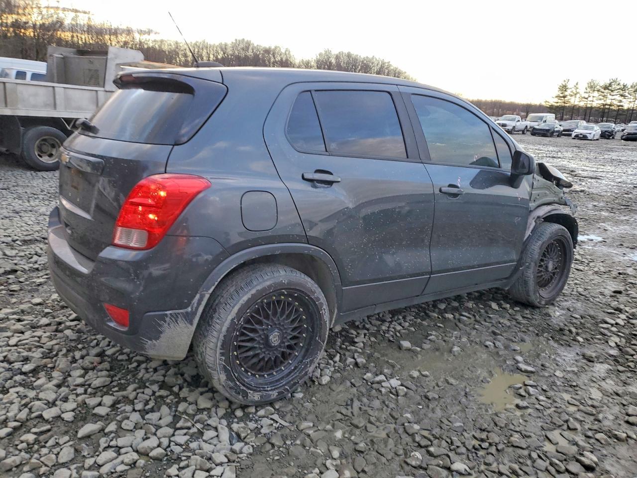 2019 CHEVROLET TRAX LS photo 3