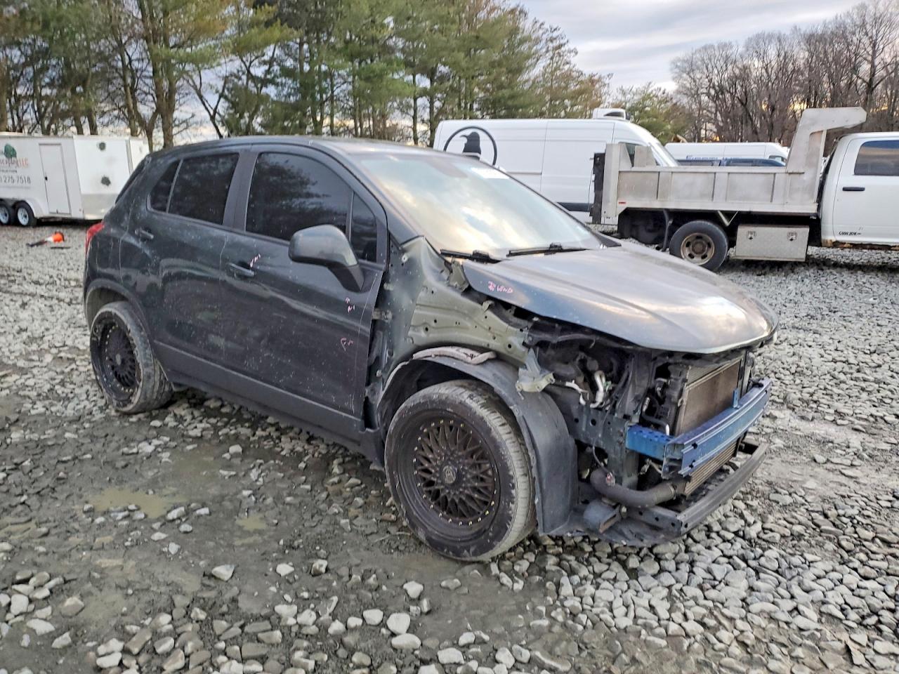 2019 CHEVROLET TRAX LS photo 4
