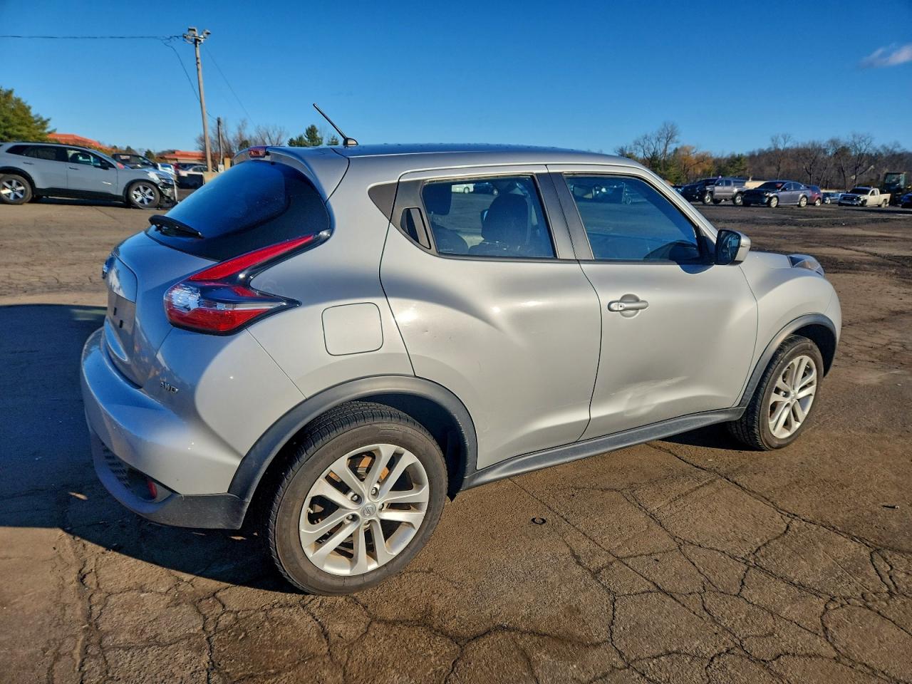 2015 NISSAN JUKE photo 3