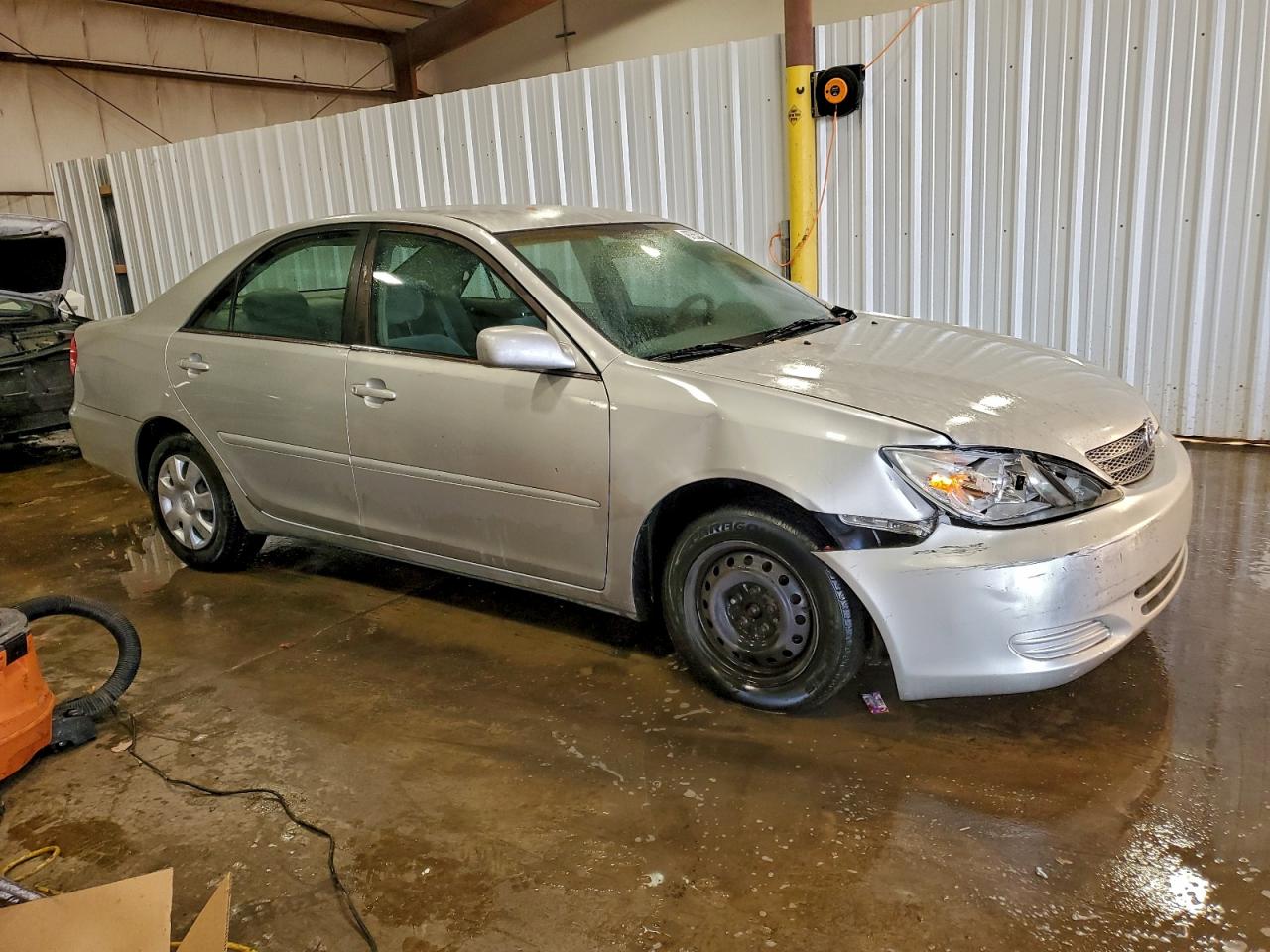 2002 TOYOTA CAMRY LE photo 4