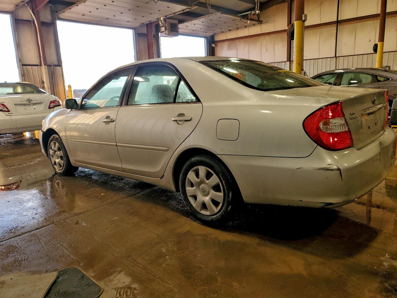 2002 TOYOTA CAMRY LE photo 2