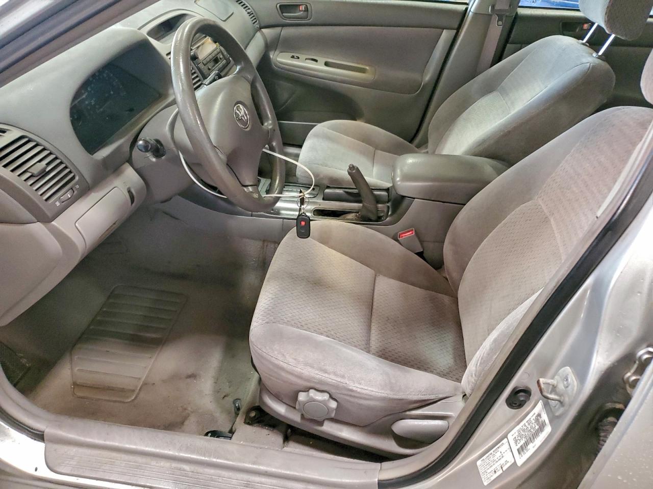 2002 TOYOTA CAMRY LE photo 7