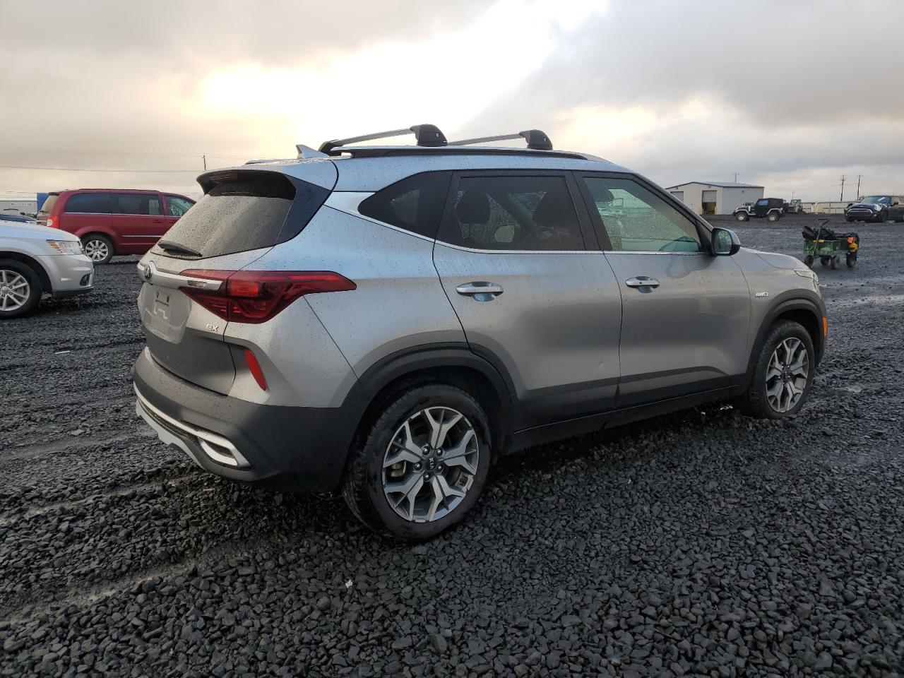 2021 KIA SELTOS EX photo 5