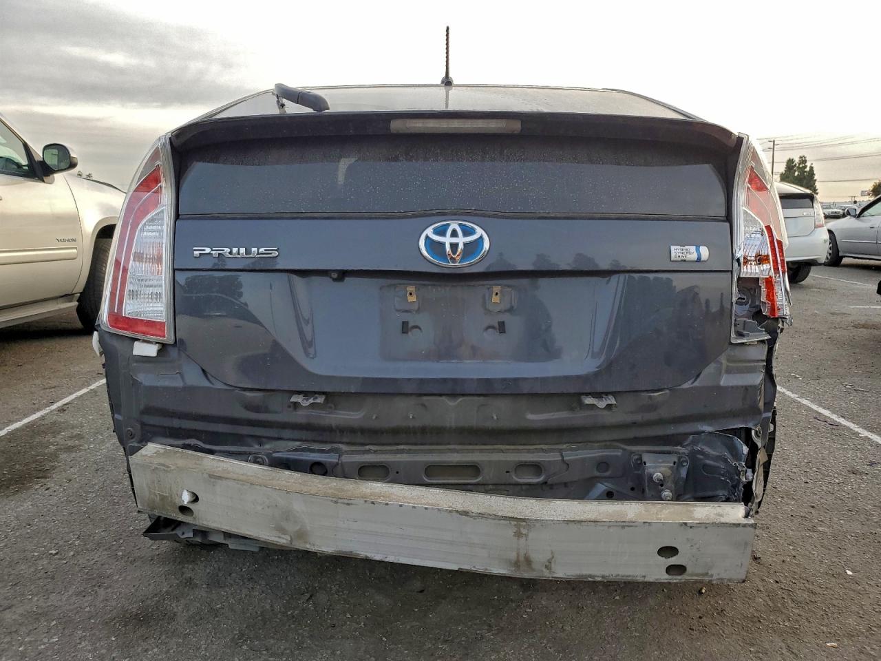 2015 TOYOTA PRIUS photo 6