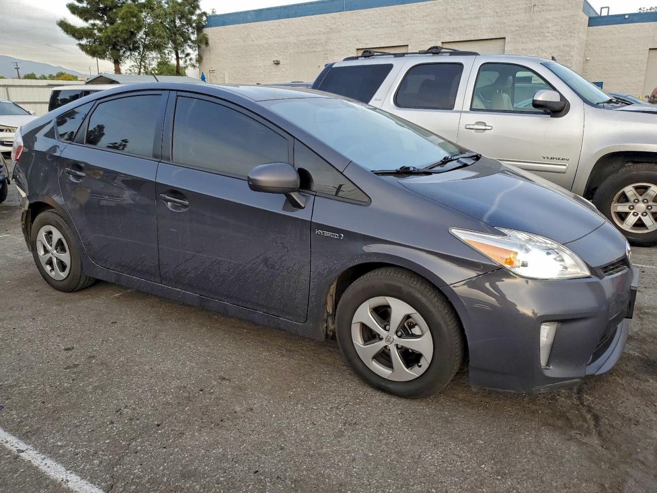 2015 TOYOTA PRIUS photo 4