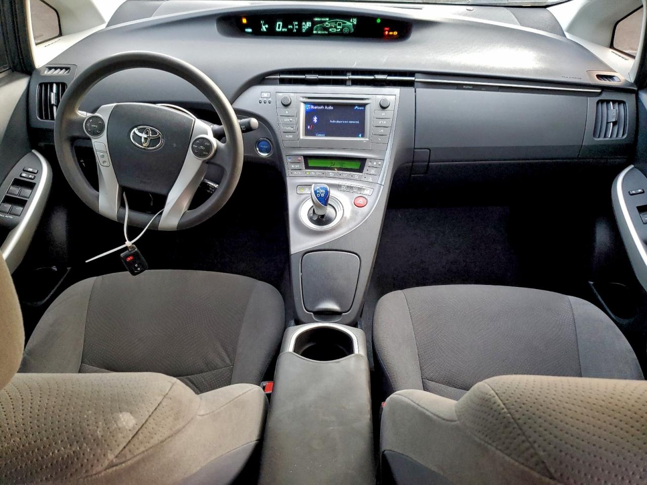 2015 TOYOTA PRIUS photo 8