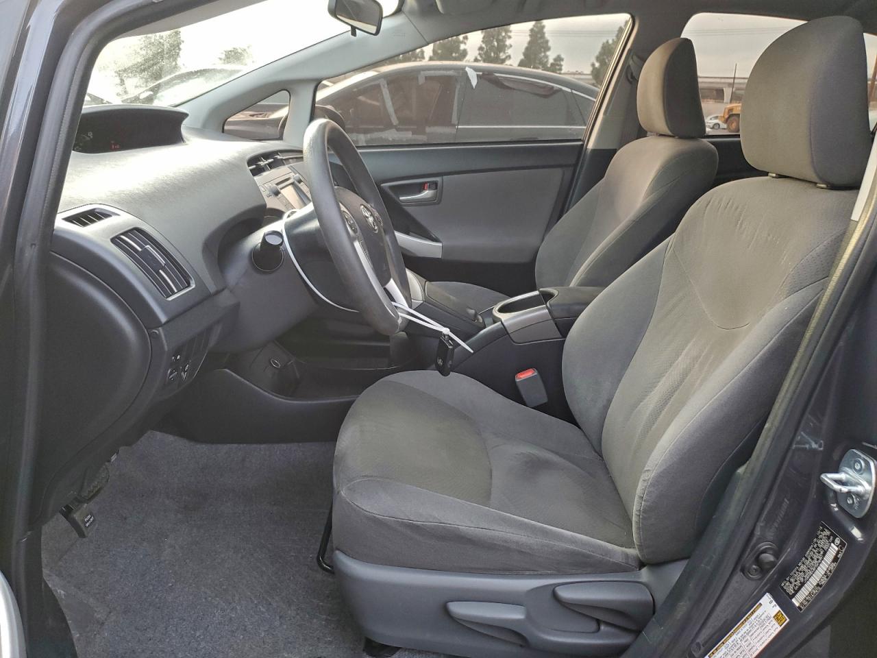 2015 TOYOTA PRIUS photo 7
