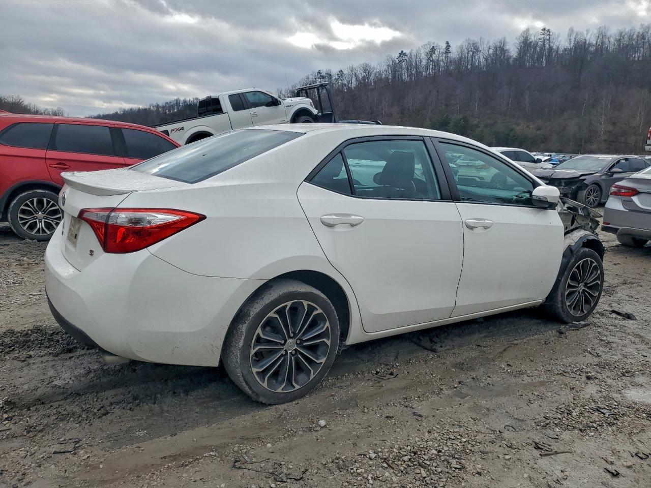 2014 TOYOTA COROLLA L photo 3