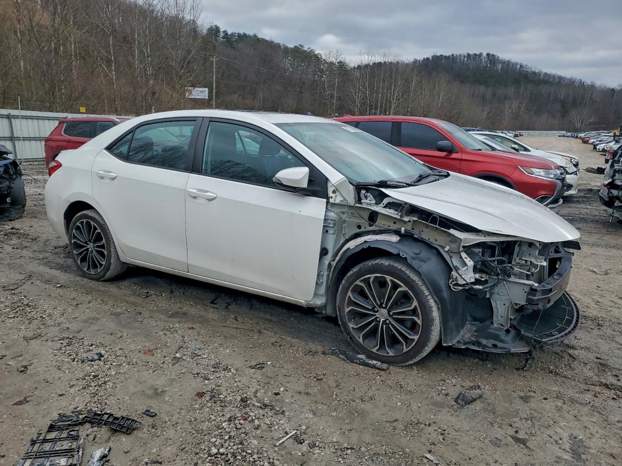 2014 TOYOTA COROLLA L photo 4