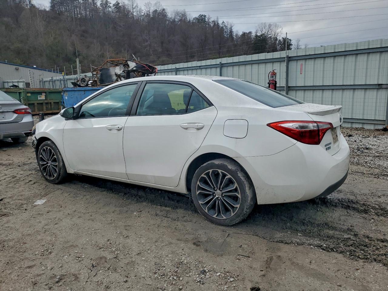 2014 TOYOTA COROLLA L photo 2