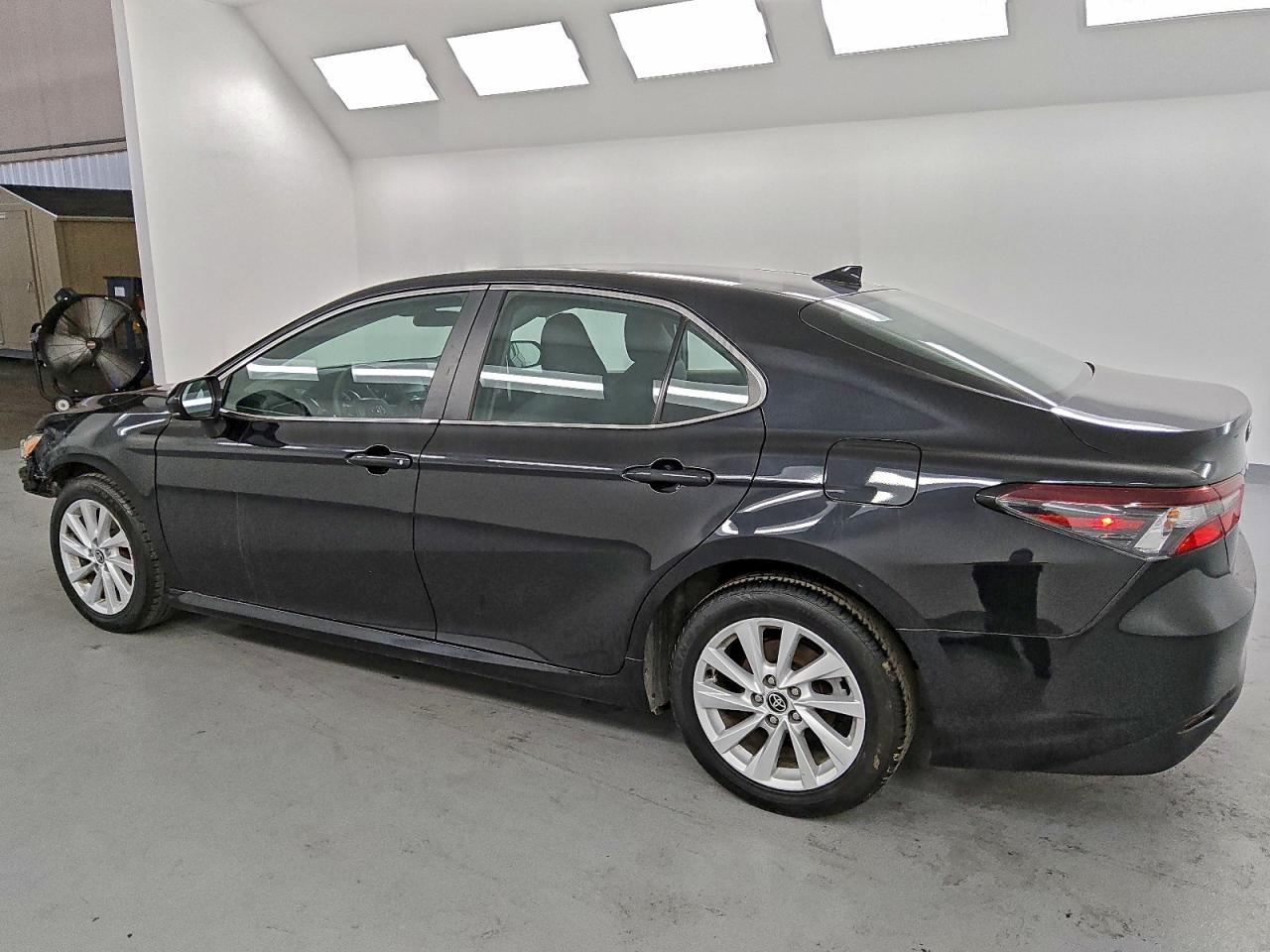 2022 TOYOTA CAMRY LE photo 2