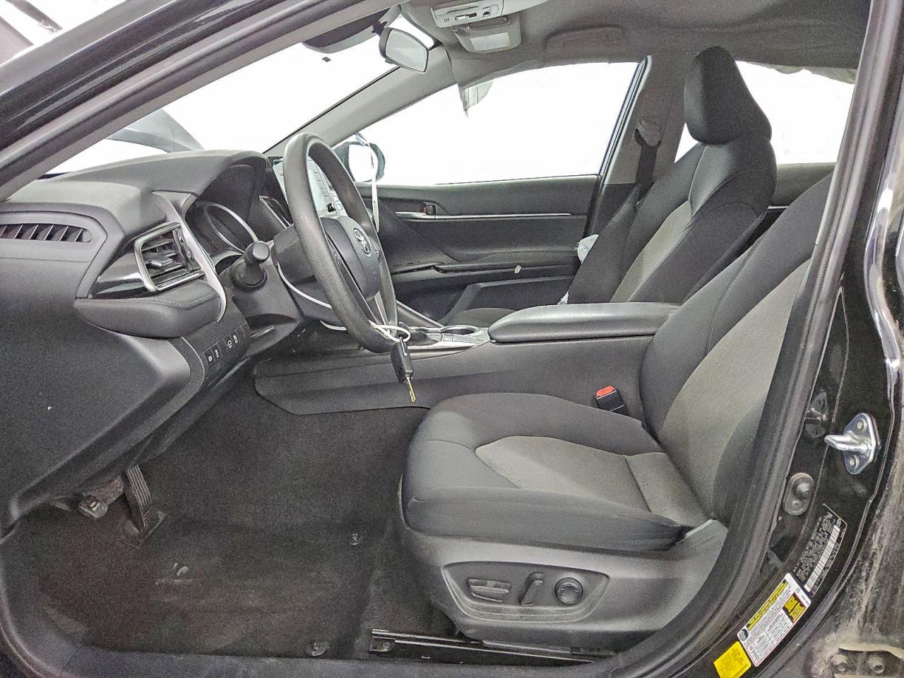 2022 TOYOTA CAMRY LE photo 7