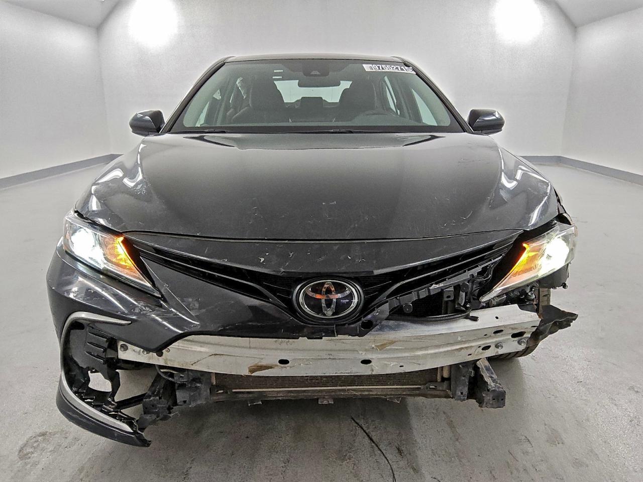 2022 TOYOTA CAMRY LE photo 5