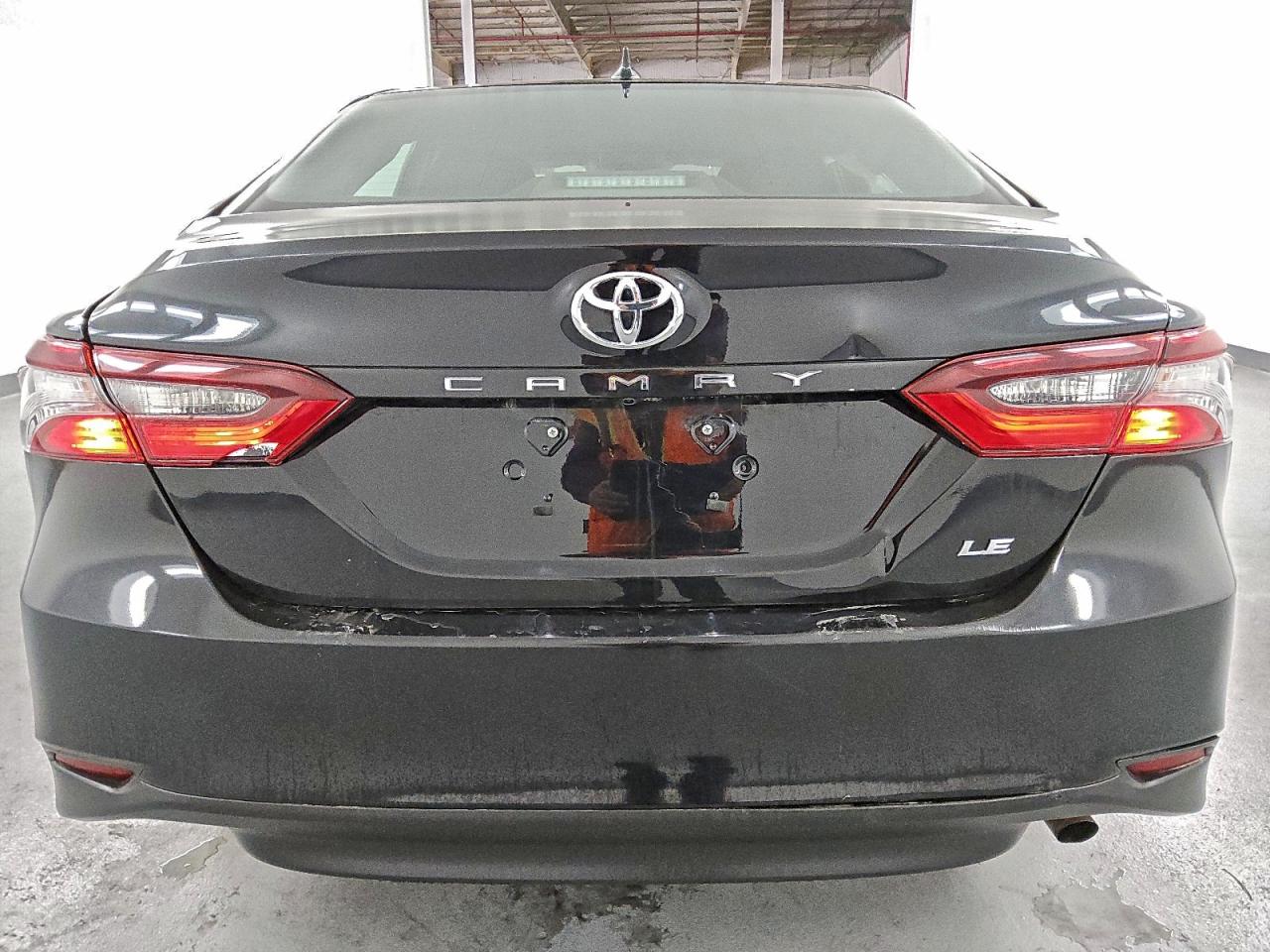 2022 TOYOTA CAMRY LE photo 6