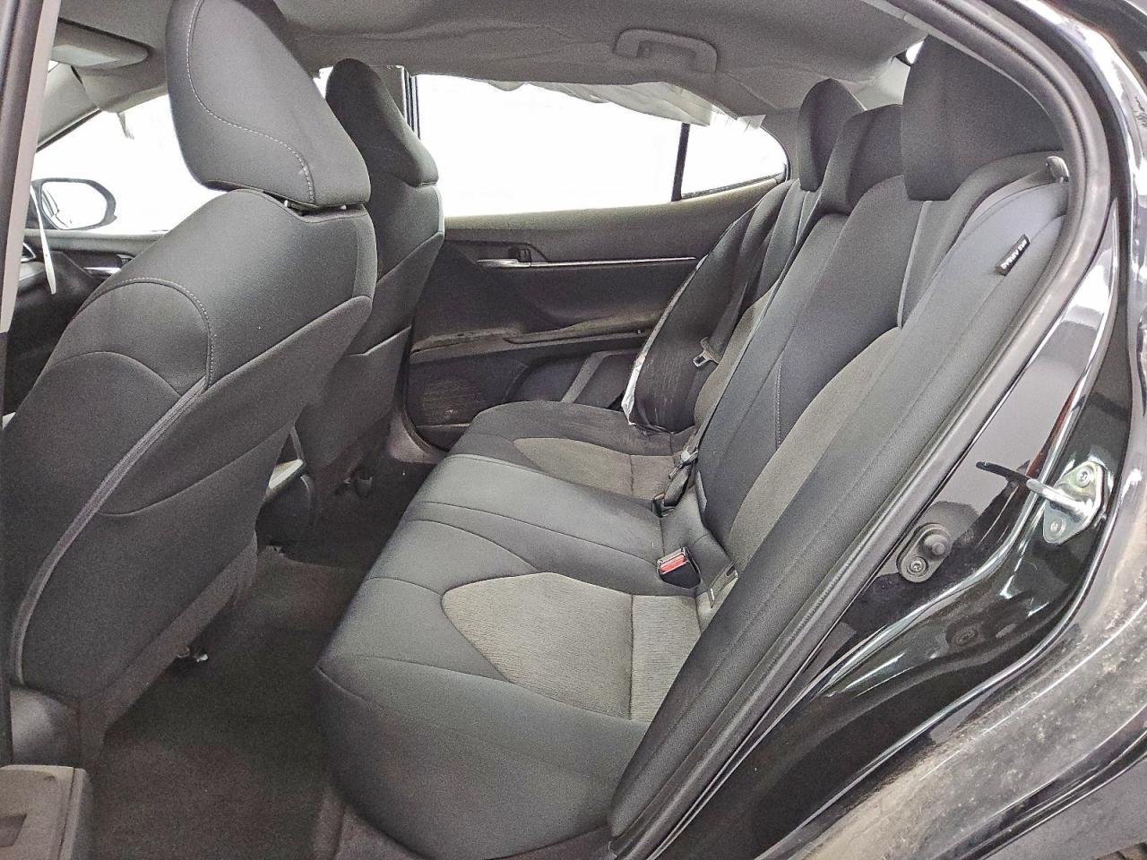 2022 TOYOTA CAMRY LE photo 10