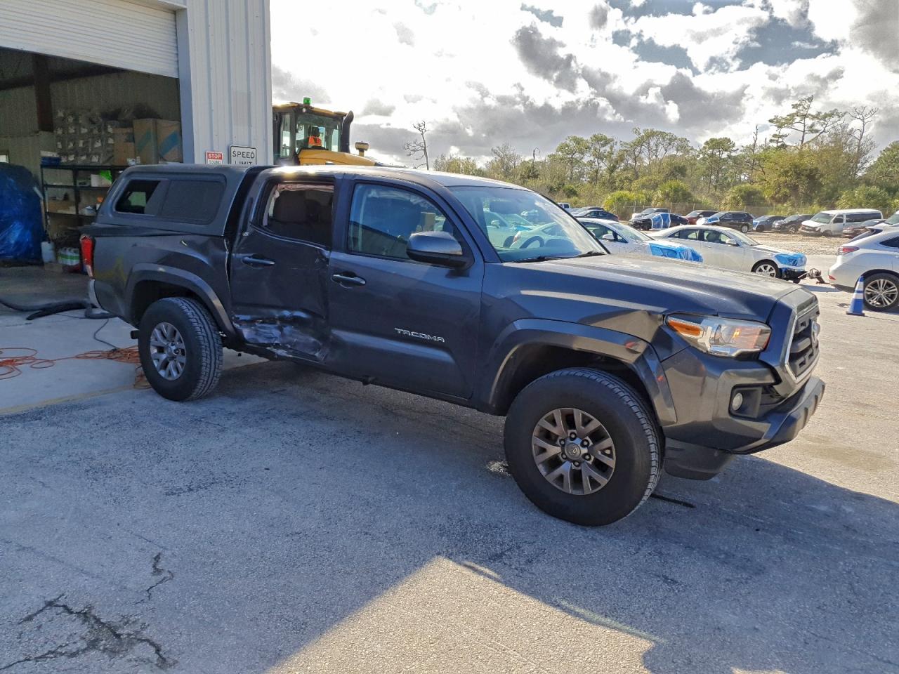 2017 TOYOTA TACOMA DOUBLE CAB photo 4