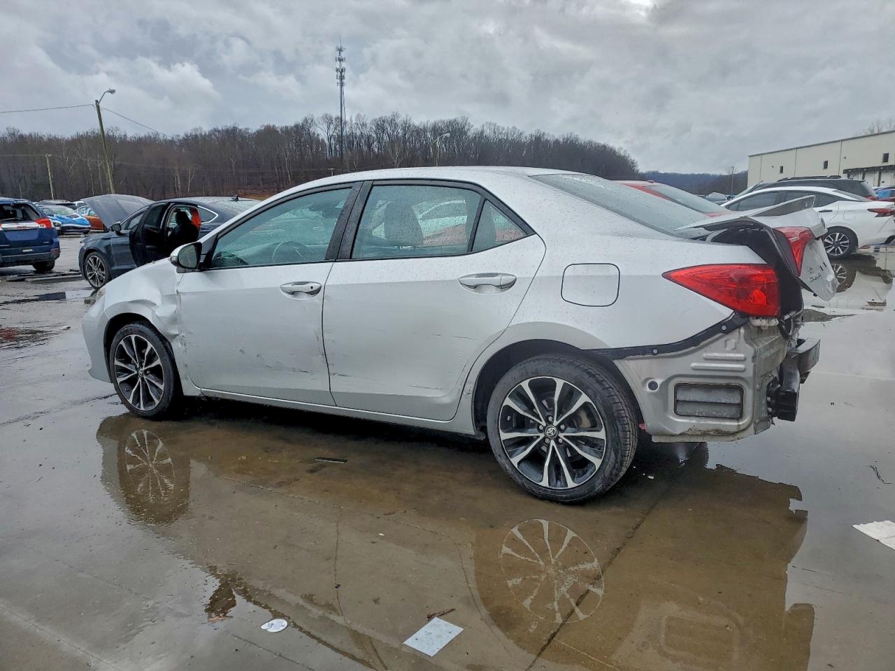 2018 TOYOTA COROLLA L photo 2