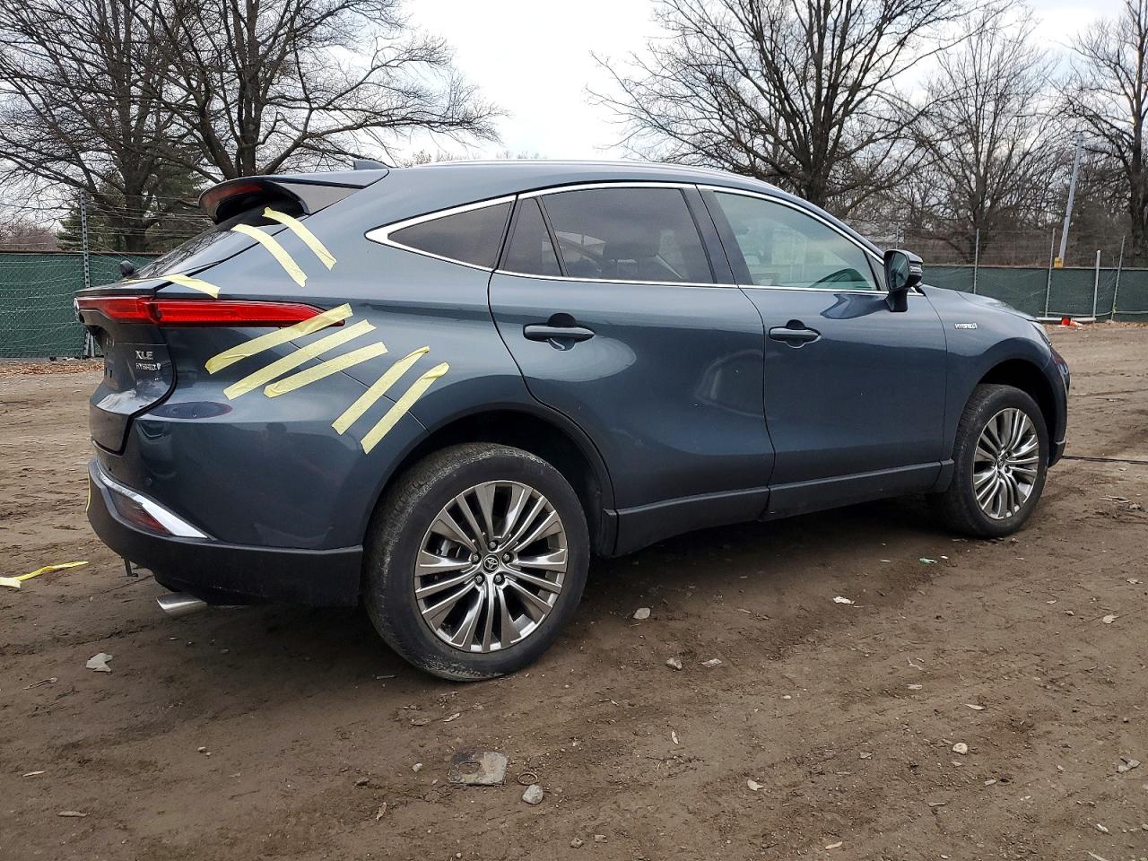 2021 TOYOTA VENZA LE photo 3