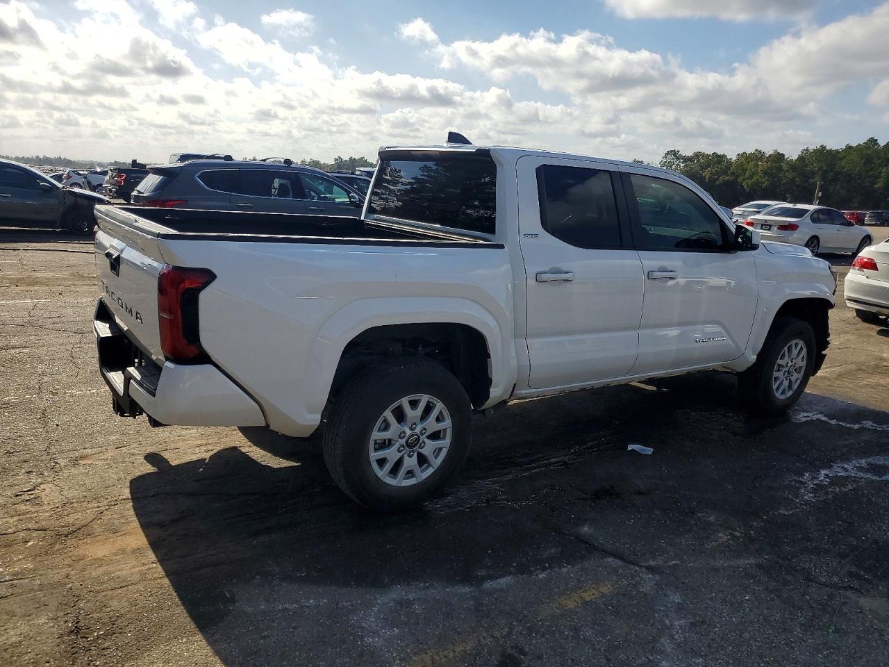 2024 TOYOTA TACOMA DOUBLE CAB photo 3