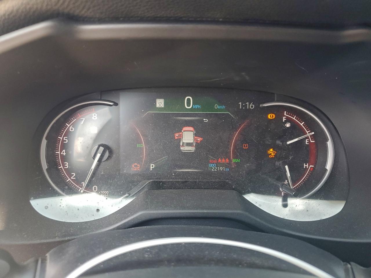 2025 TOYOTA RAV4 XLE photo 9