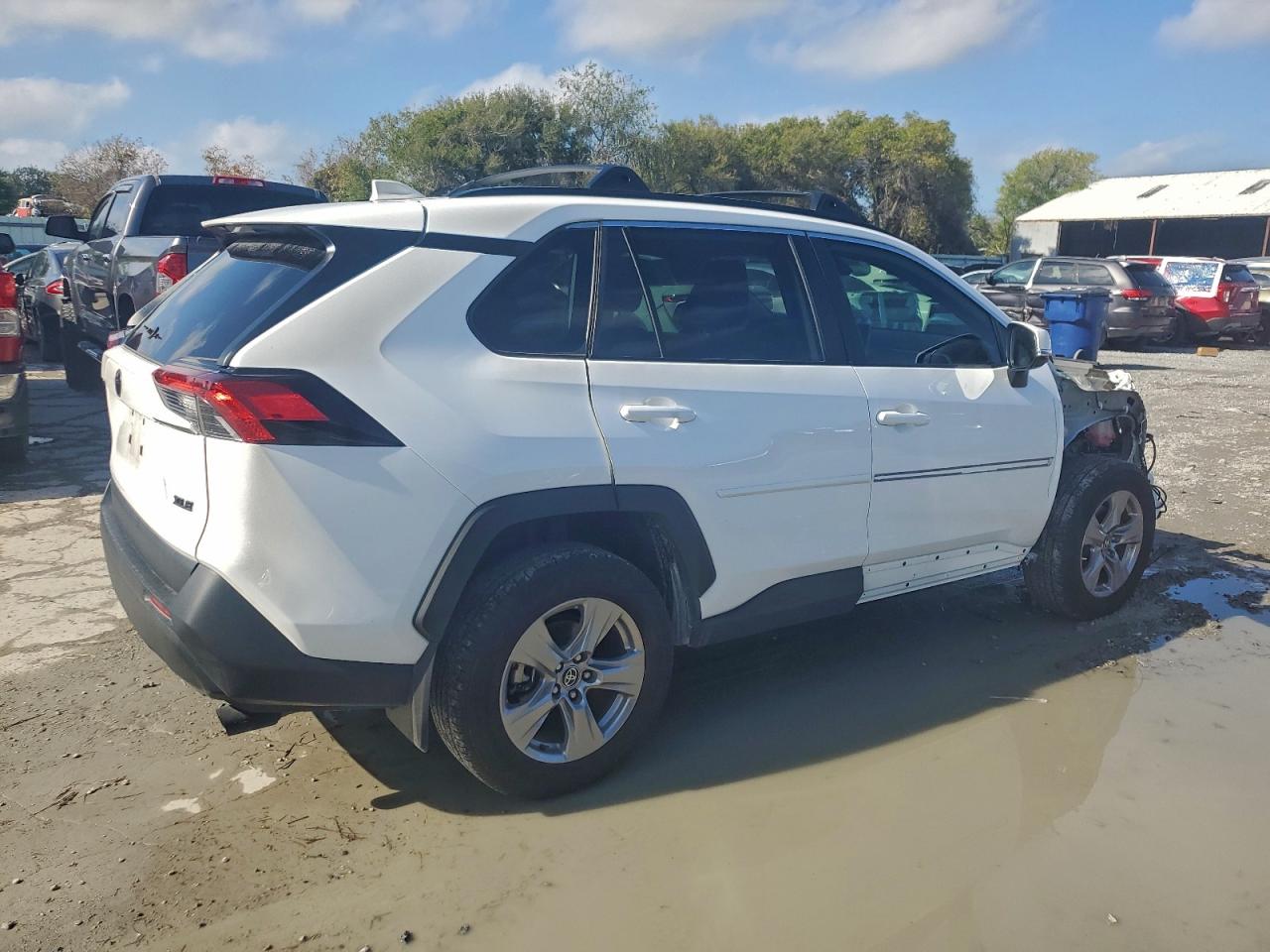 2025 TOYOTA RAV4 XLE photo 3