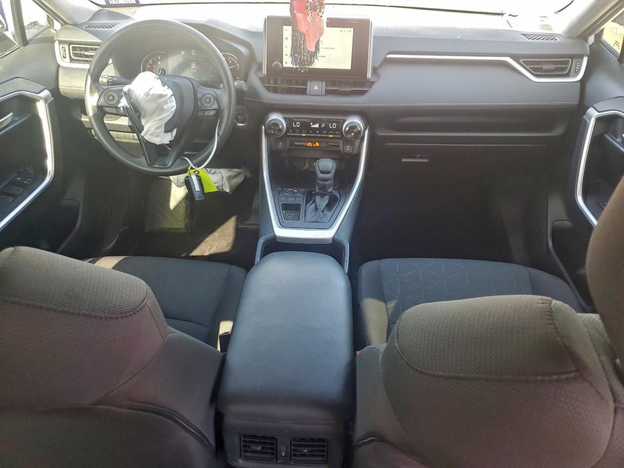 2025 TOYOTA RAV4 XLE photo 8