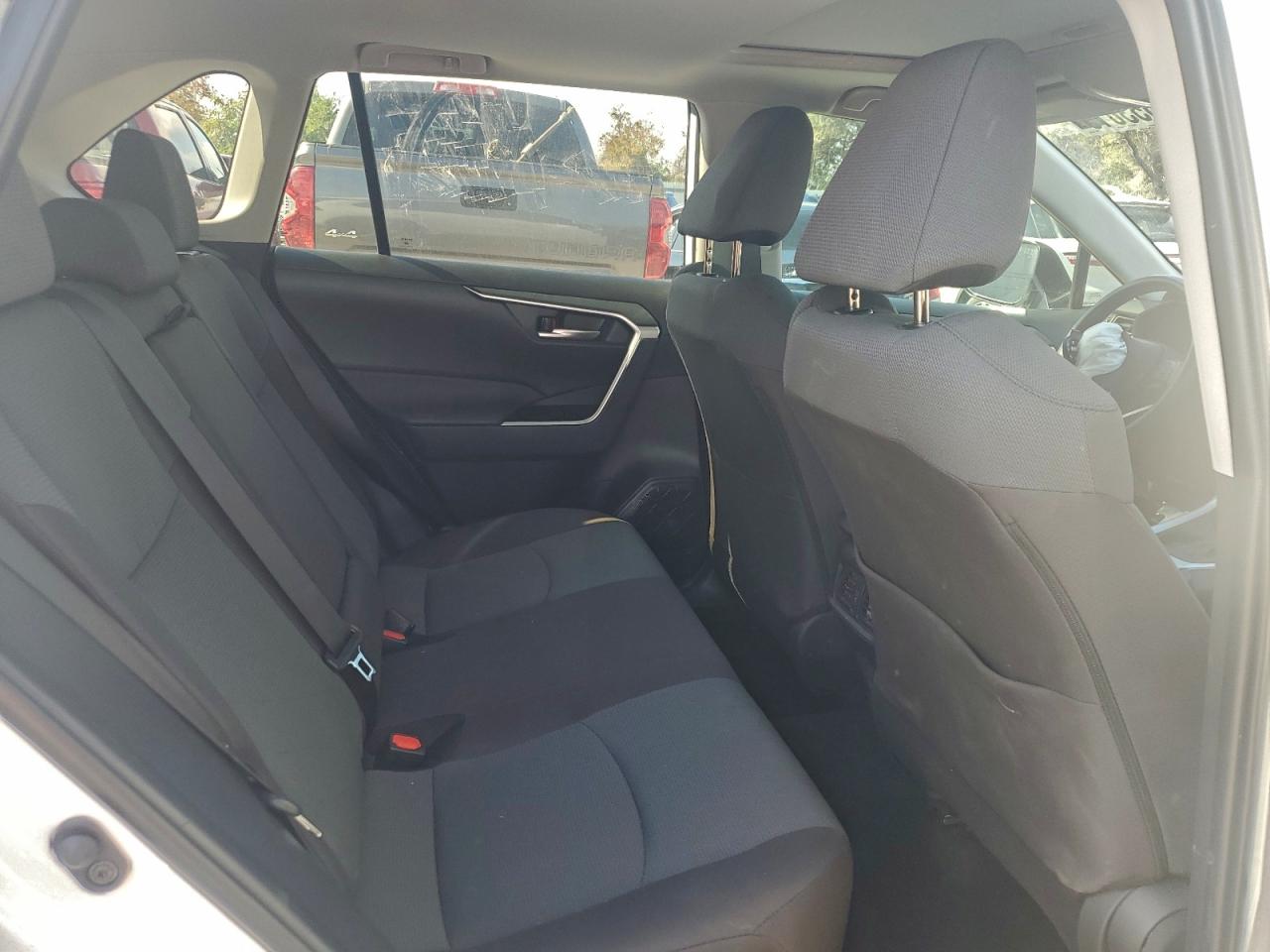2025 TOYOTA RAV4 XLE photo 11