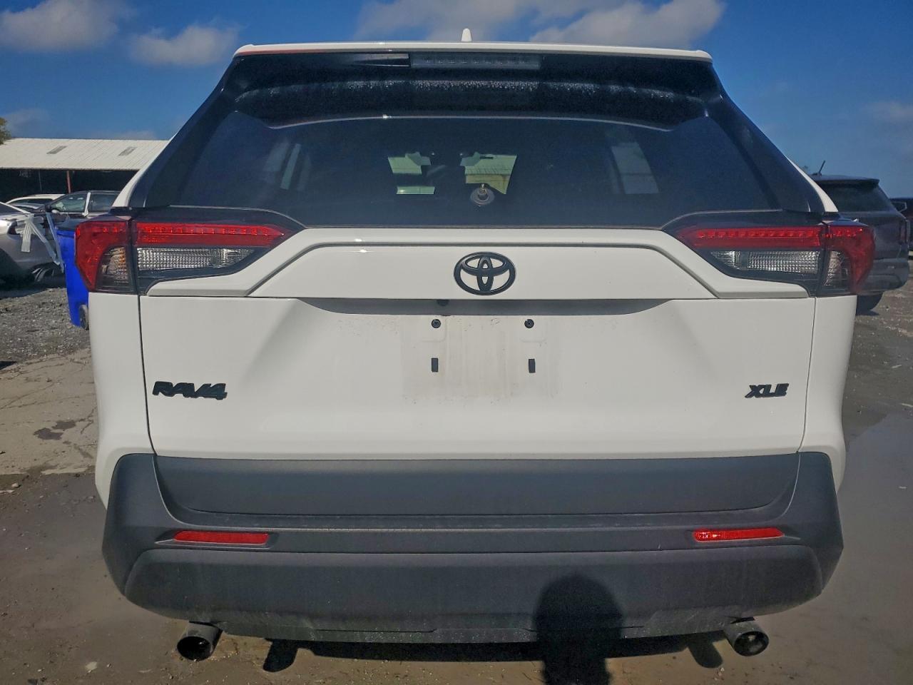 2025 TOYOTA RAV4 XLE photo 6
