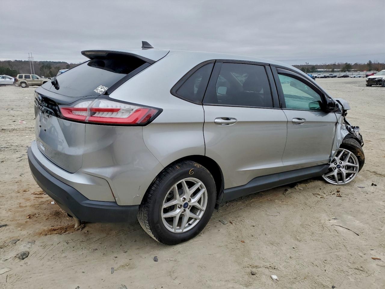 2021 FORD EDGE SE photo 3