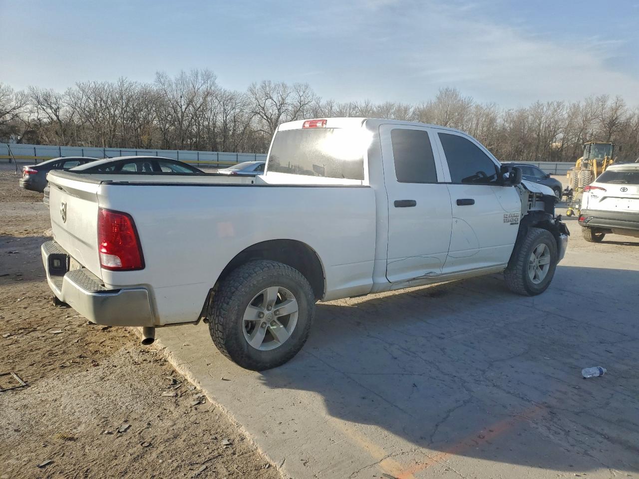 2019 RAM 1500 CLASSIC TRADESMAN photo 3