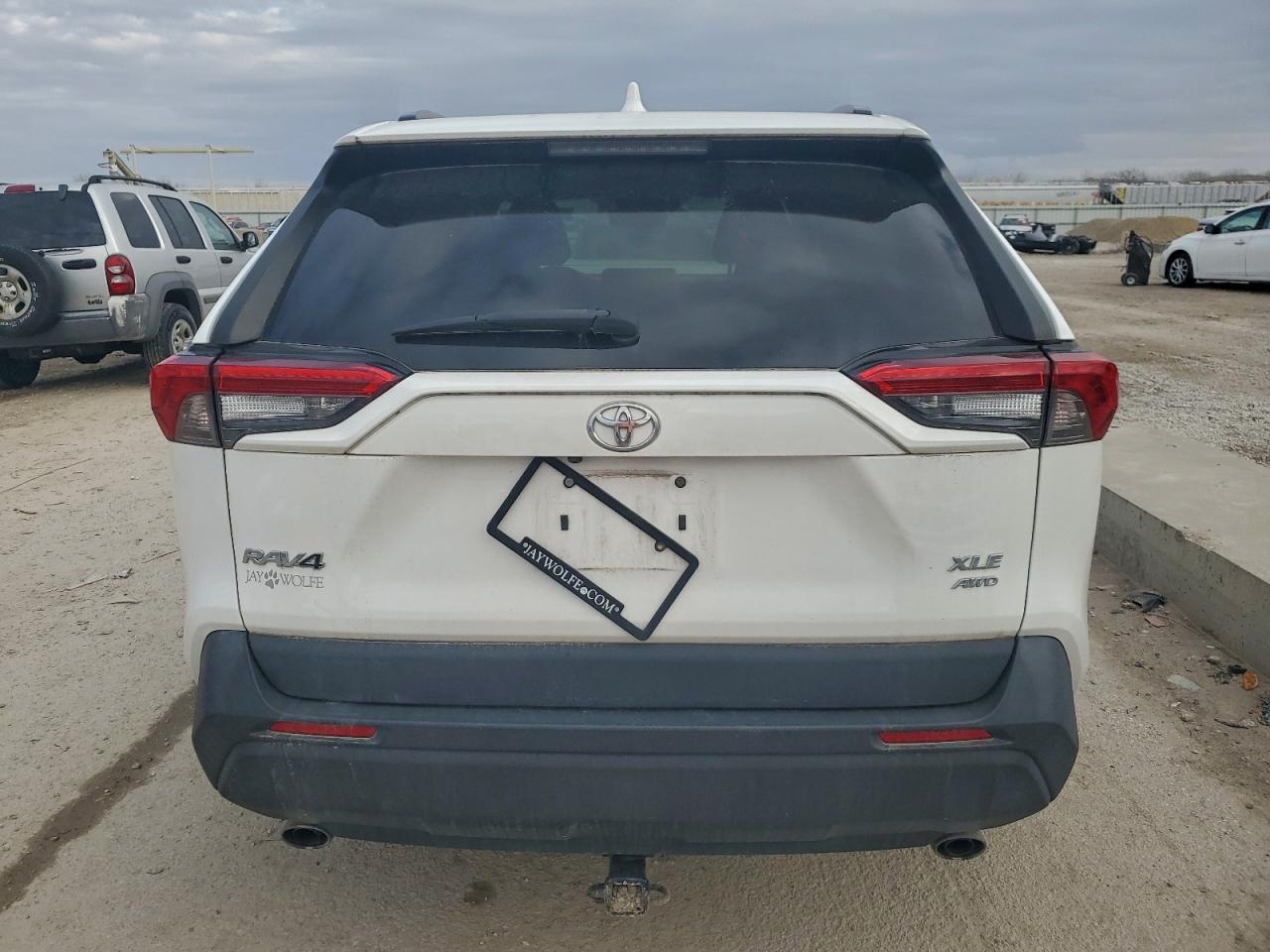 2021 TOYOTA RAV4 XLE photo 6