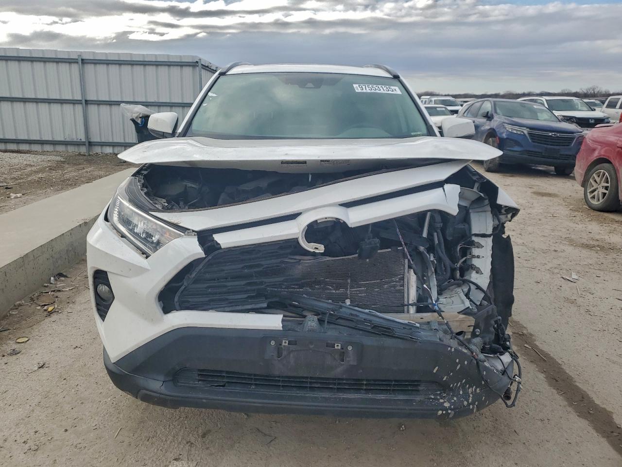 2021 TOYOTA RAV4 XLE photo 5