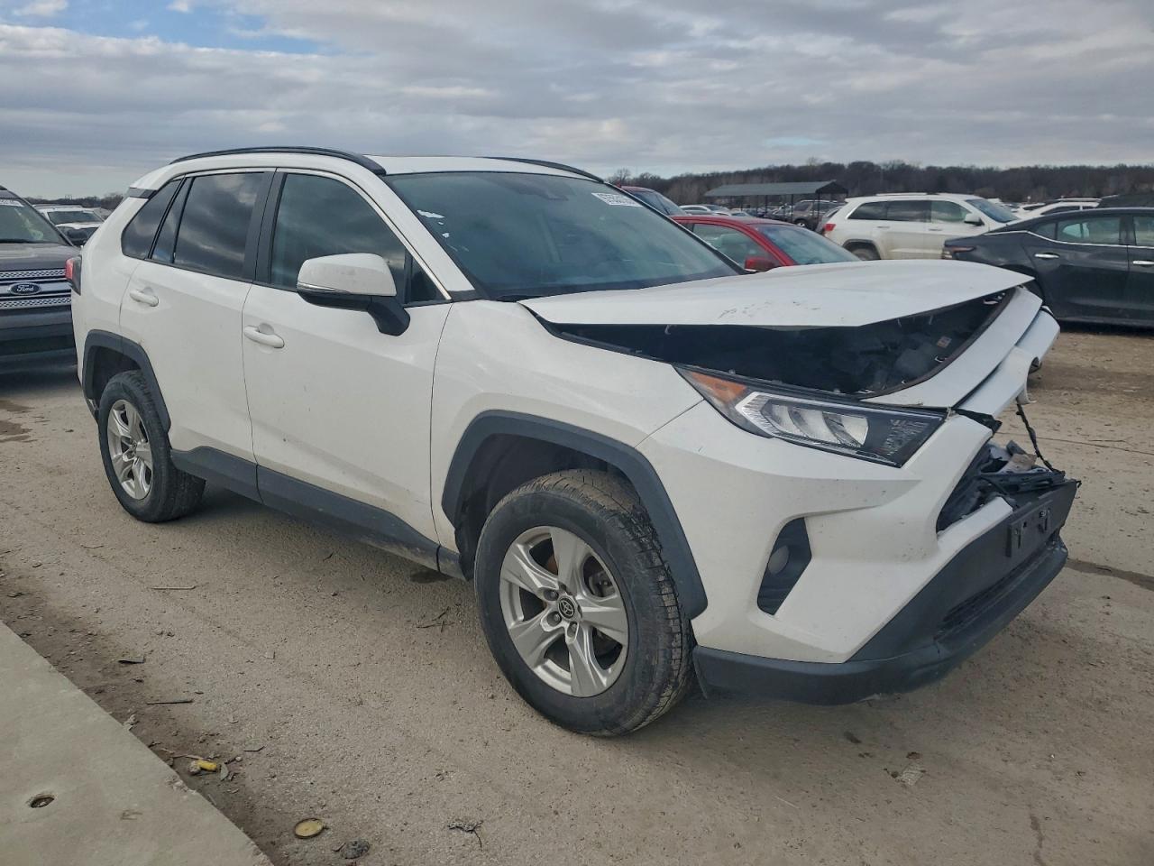 2021 TOYOTA RAV4 XLE photo 4