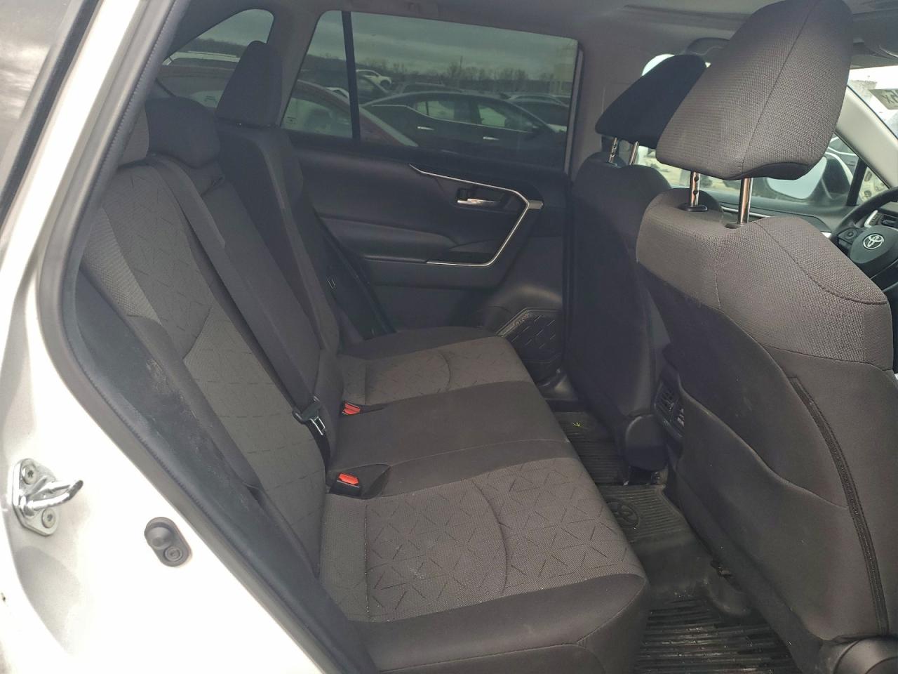 2021 TOYOTA RAV4 XLE photo 10