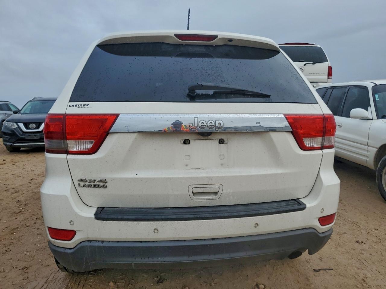 2011 JEEP GRAND CHEROKEE LAREDO photo 6