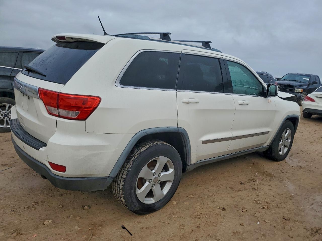 2011 JEEP GRAND CHEROKEE LAREDO photo 3