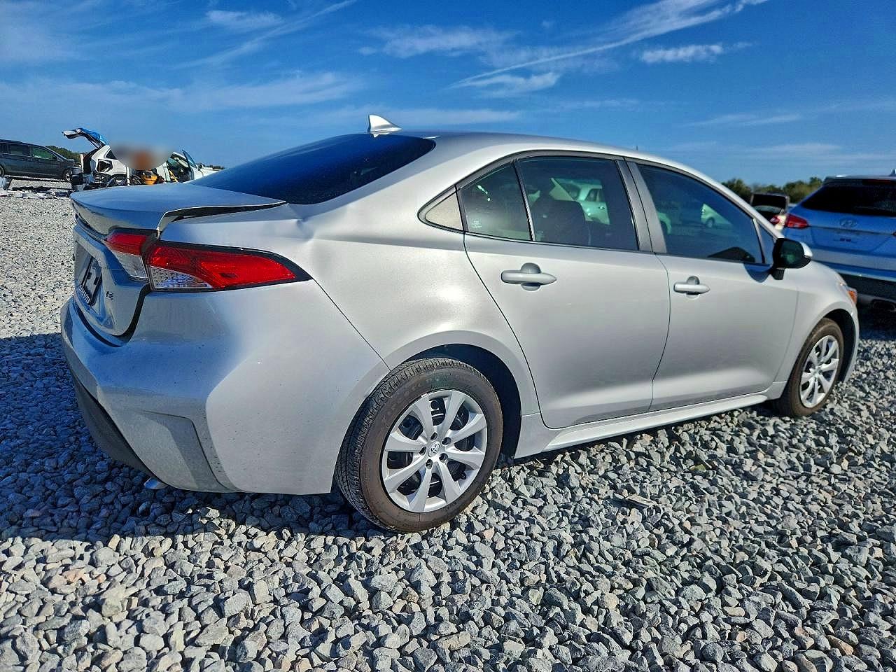 2025 TOYOTA COROLLA LE photo 3