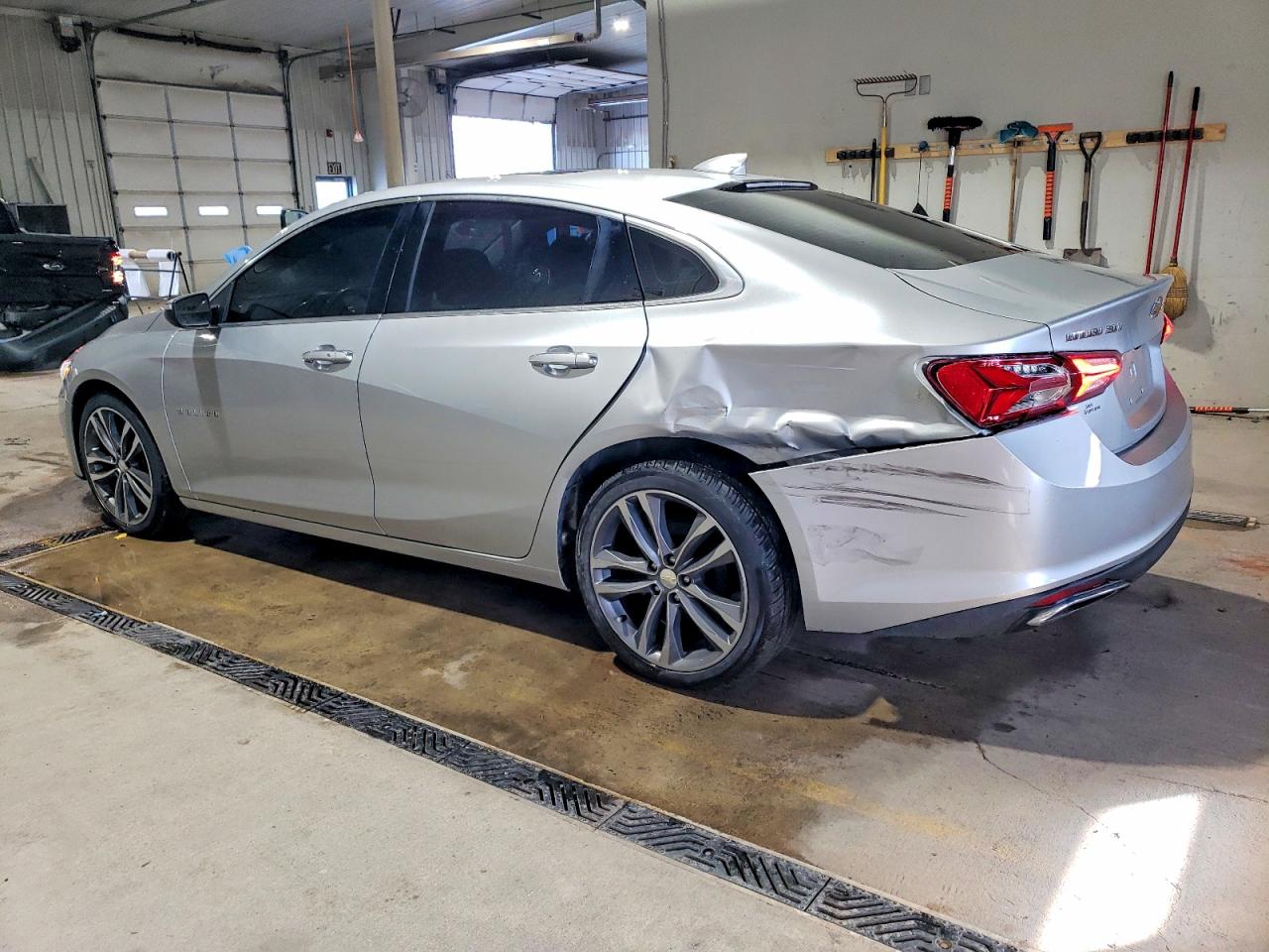 2020 CHEVROLET MALIBU PREMIER photo 2