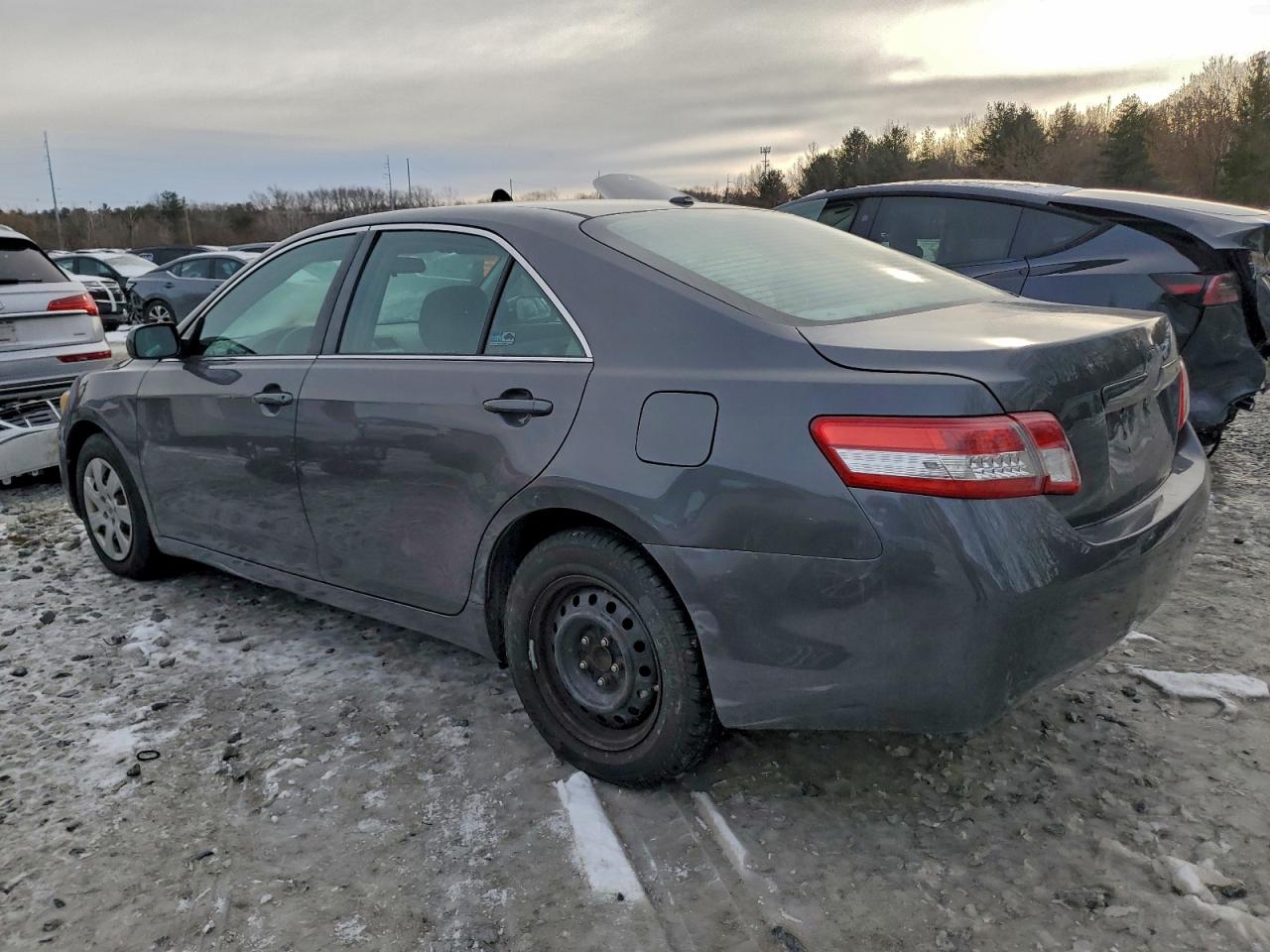 2011 TOYOTA CAMRY BASE photo 2