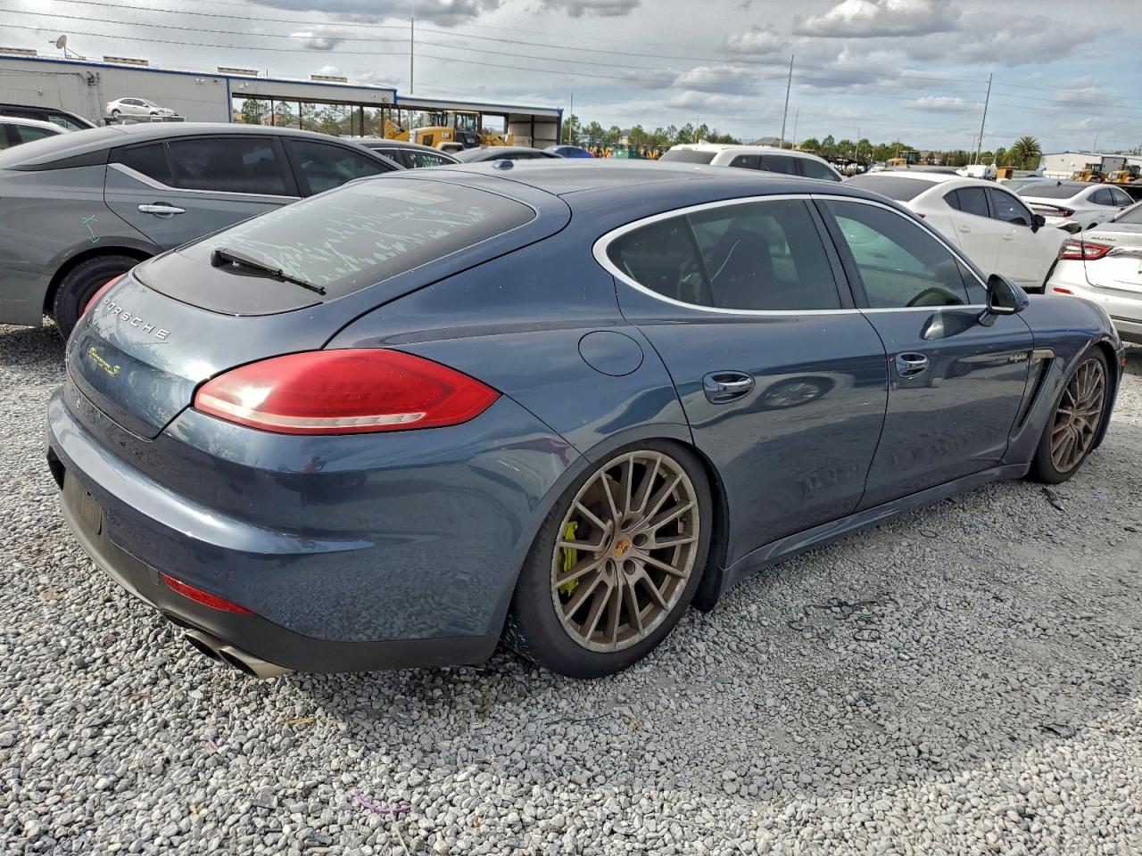 2014 PORSCHE PANAMERA S HYBRID photo 3
