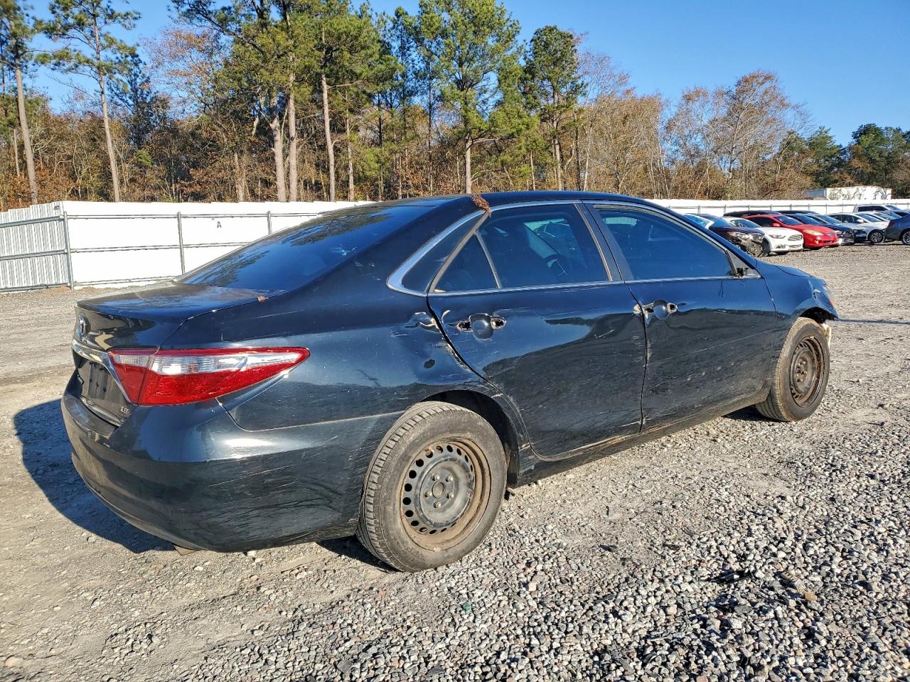 2015 TOYOTA CAMRY LE photo 3