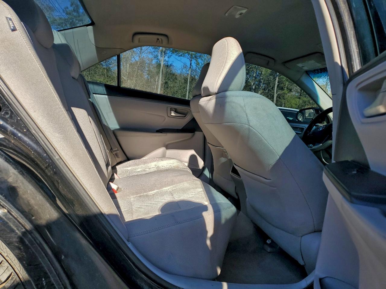 2015 TOYOTA CAMRY LE photo 10