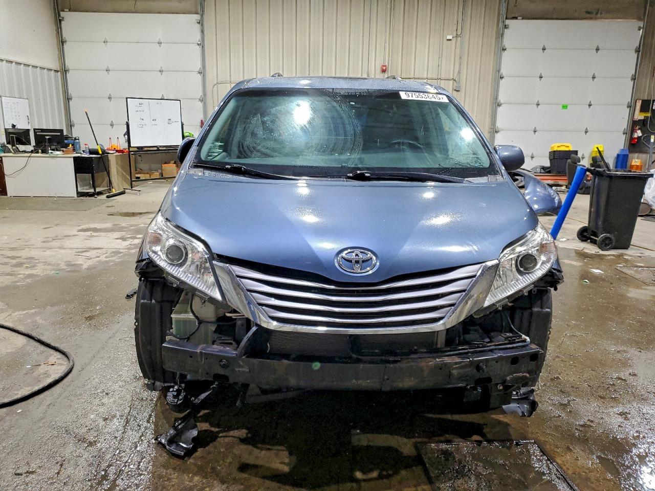 2016 TOYOTA SIENNA XLE photo 5