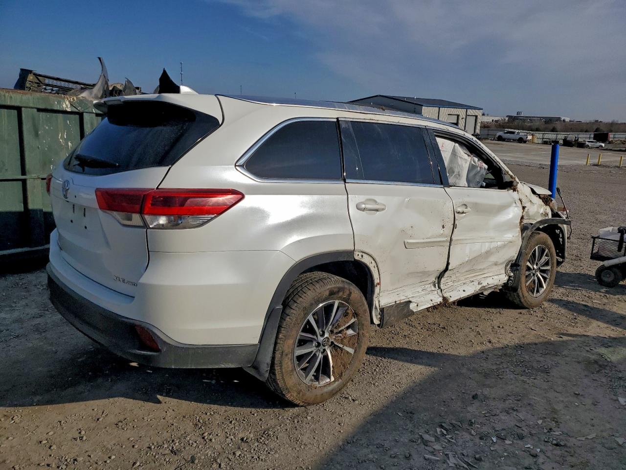 2019 TOYOTA HIGHLANDER SE photo 3