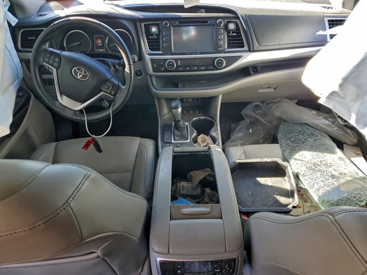 2019 TOYOTA HIGHLANDER SE photo 8