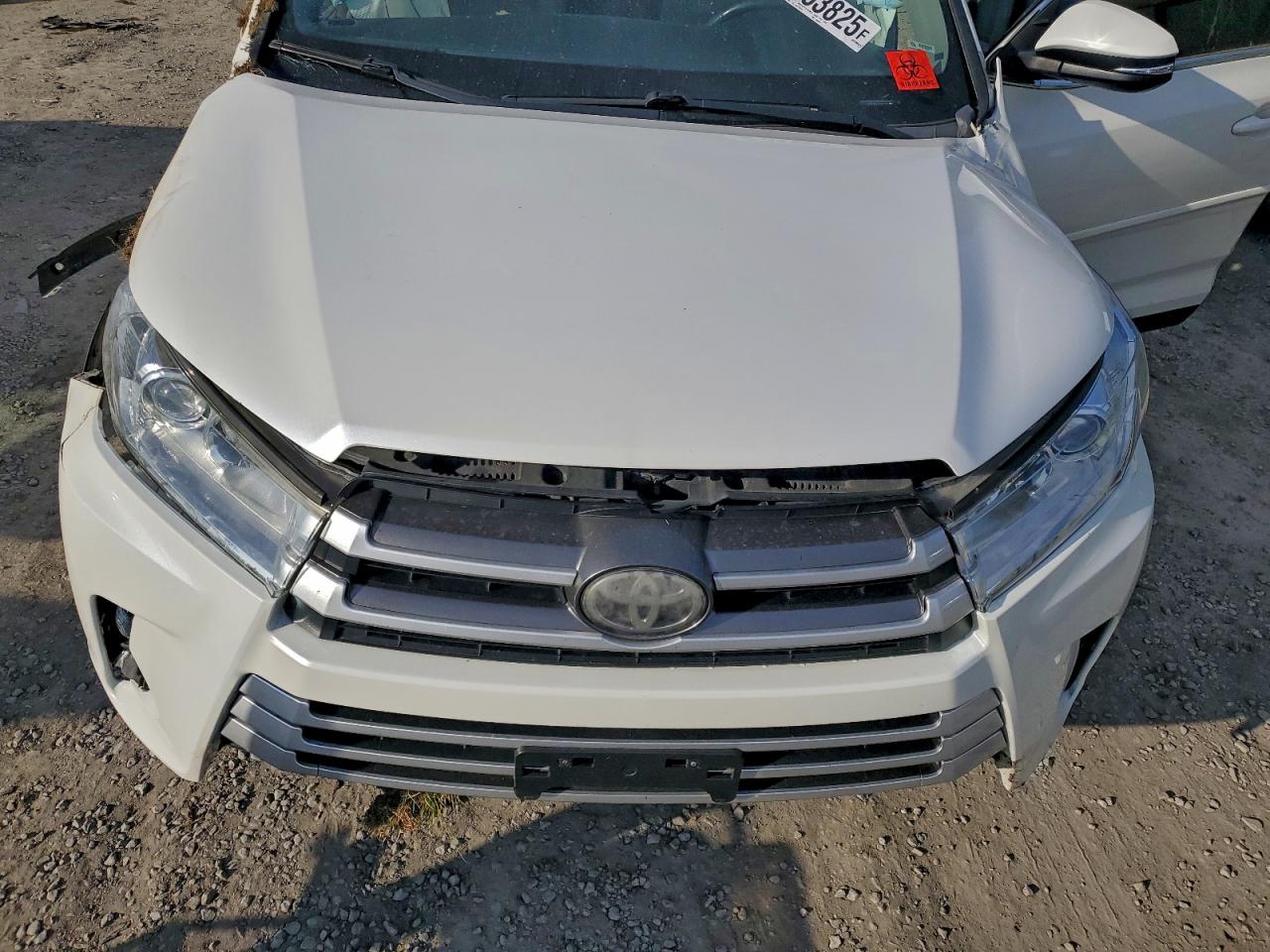 2019 TOYOTA HIGHLANDER SE photo 12