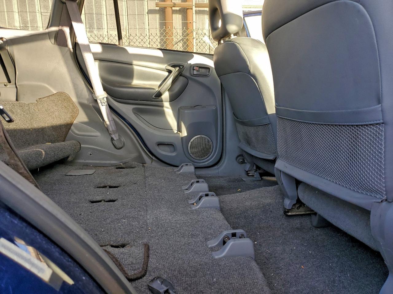 2002 TOYOTA RAV4 photo 11