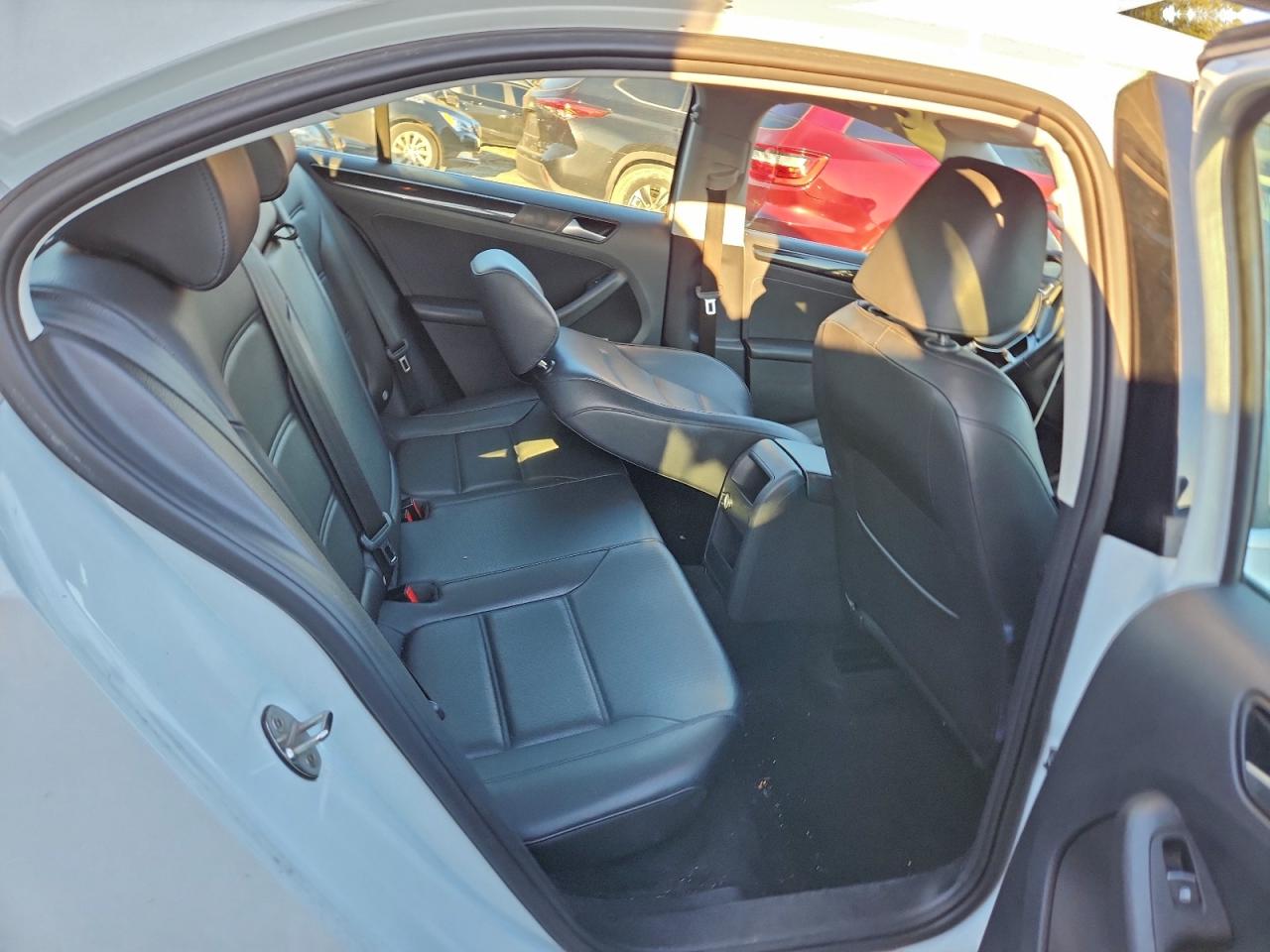 2017 VOLKSWAGEN JETTA SEL photo 10