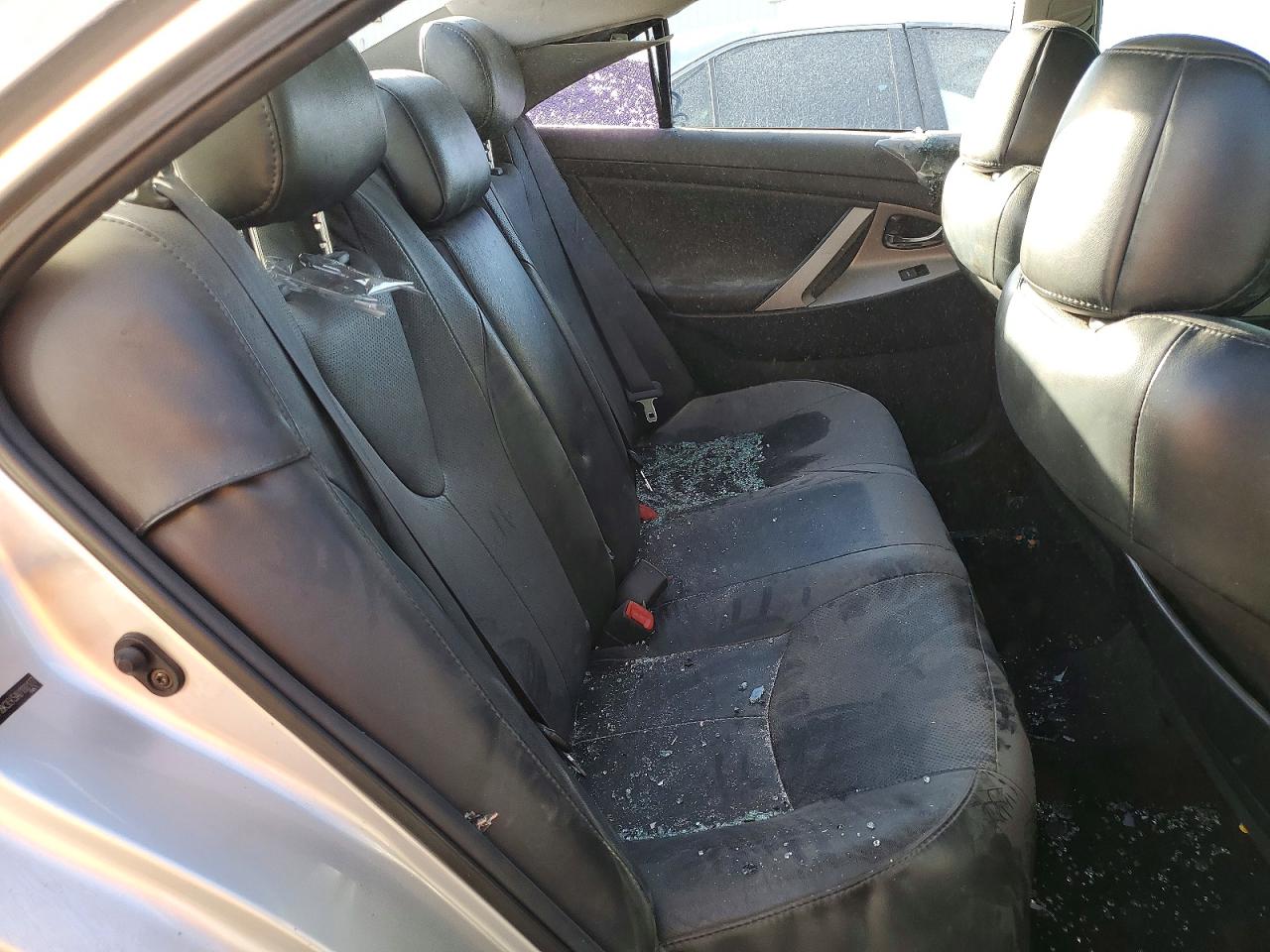 2010 TOYOTA CAMRY SE photo 11